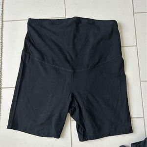 Old Navy size Large maternity stretch biker shorts